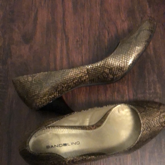 Women’s Bandolino Brown Faux Snakeskin Round Toe Pumps Size 7 - Picture 5 of 16